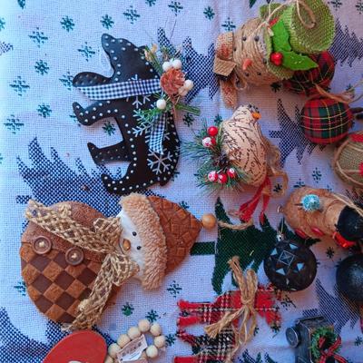 QUALITY TREE ORNAMENTS (2)