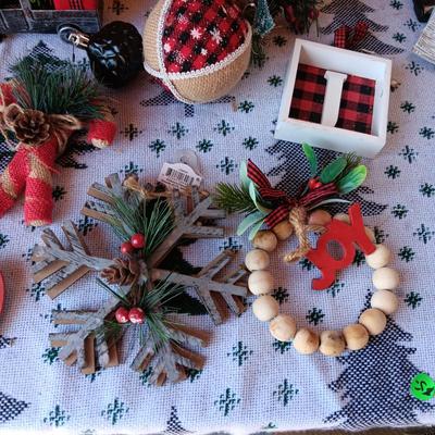 QUALITY TREE ORNAMENTS (2)