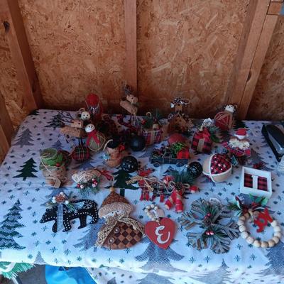 QUALITY TREE ORNAMENTS (2)