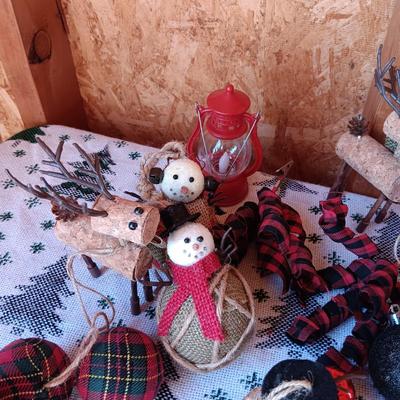 QUALITY TREE ORNAMENTS (2)