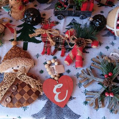 QUALITY TREE ORNAMENTS (2)