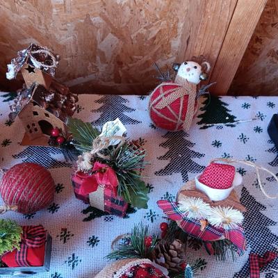 QUALITY TREE ORNAMENTS (2)
