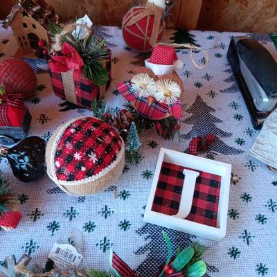 QUALITY TREE ORNAMENTS (2)