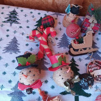 QUALITY TREE ORNAMENTS (3)