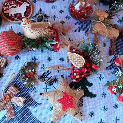 QUALITY TREE ORNAMENTS (3)