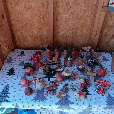 QUALITY TREE ORNAMENTS (3)