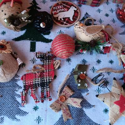 QUALITY TREE ORNAMENTS (3)