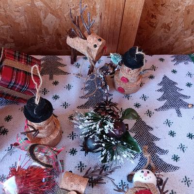 QUALITY TREE ORNAMENTS (3)