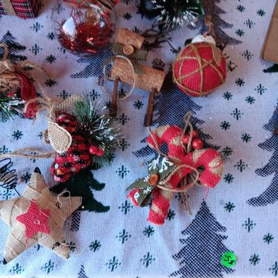 QUALITY TREE ORNAMENTS (3)