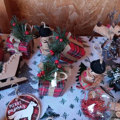 QUALITY TREE ORNAMENTS (3)