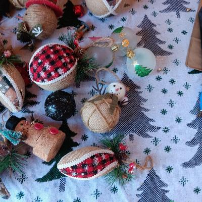 QUALITY TREE ORNAMENTS (4)