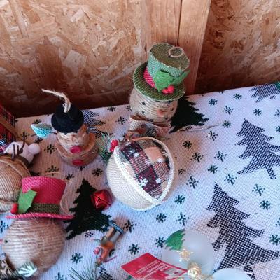 QUALITY TREE ORNAMENTS (4)