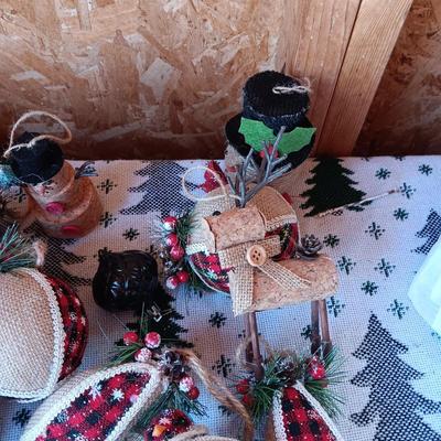 QUALITY TREE ORNAMENTS, SANTA HATS & SMALL BOWS