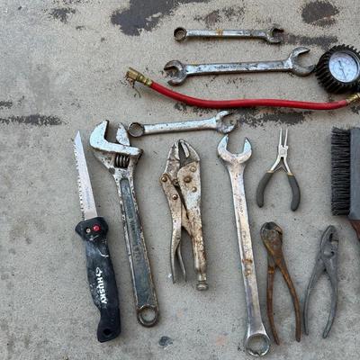 AN ASSORTMENT OF HAND TOOLS
