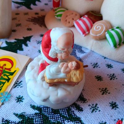 WINDOW CLINGS, NATIVITY SCENE, ANIMATED SNOWMEN AND MORE