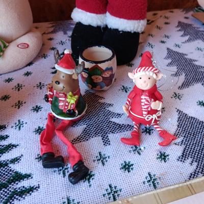WINDOW CLINGS, NATIVITY SCENE, ANIMATED SNOWMEN AND MORE