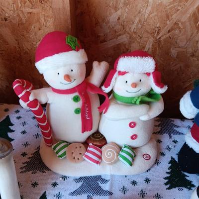 WINDOW CLINGS, NATIVITY SCENE, ANIMATED SNOWMEN AND MORE