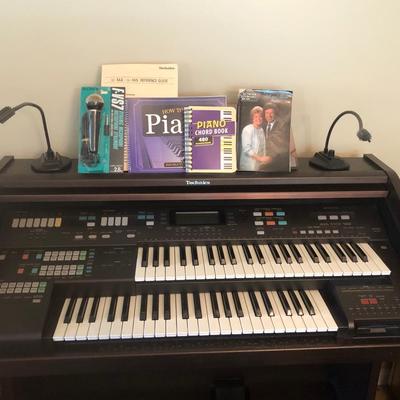 LOT 28L: Technics Organ Keyboard SX-EA3 w/ Stool, Music Books & Sony Dynamic Microphone F-VS7