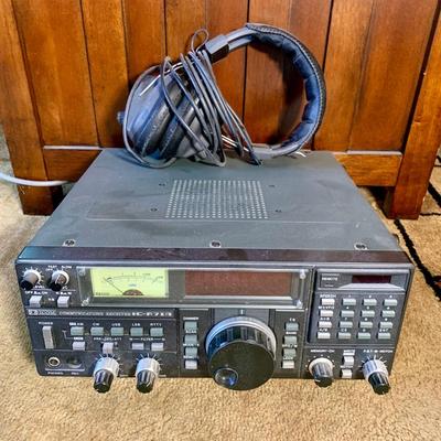 LOT 48 S: ICOM Communications Receiver & Radio Shack Nova 28 Headset