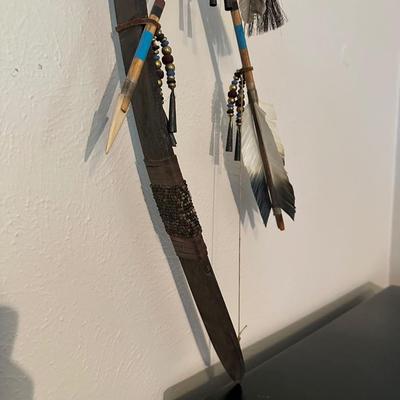 NATIVE AMERICAN BOW AND ARROW WALL HANGING