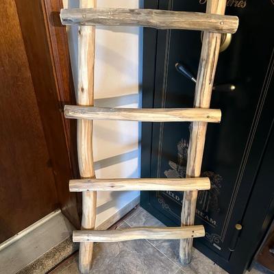 BLANKET LADDER