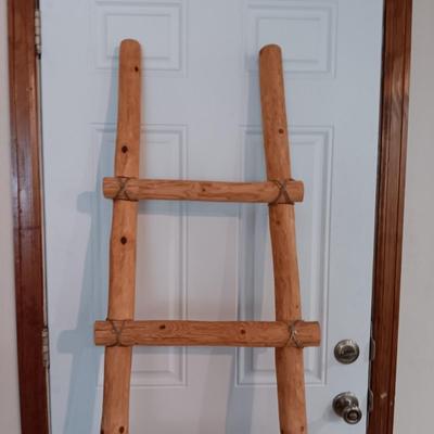 BLANKET LADDER