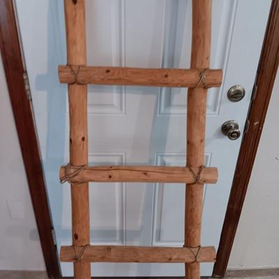 BLANKET LADDER