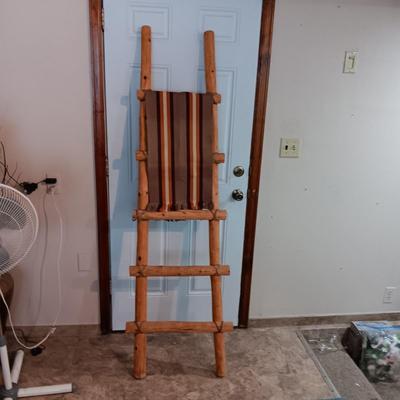 BLANKET LADDER