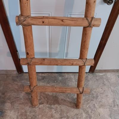 BLANKET LADDER