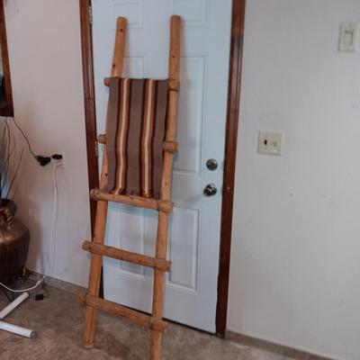 BLANKET LADDER