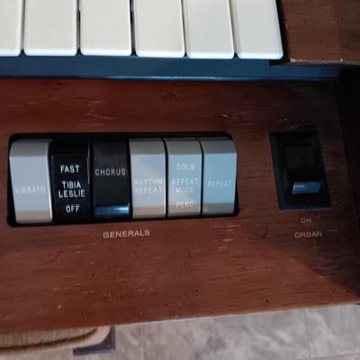 KIMBALL SWINGER 700 ELECTRIC ORGAN WITH BENCH