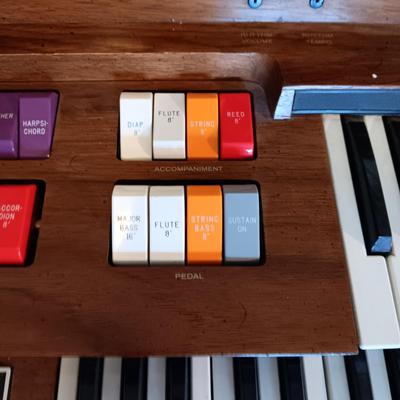 KIMBALL SWINGER 700 ELECTRIC ORGAN WITH BENCH