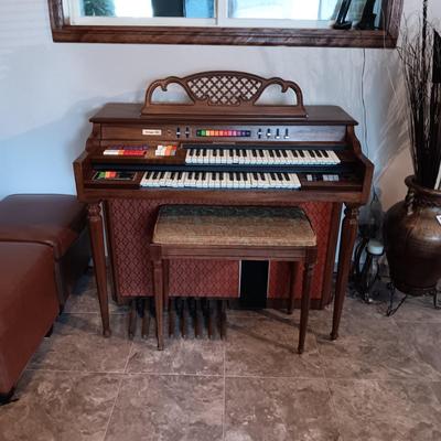 KIMBALL SWINGER 700 ELECTRIC ORGAN WITH BENCH