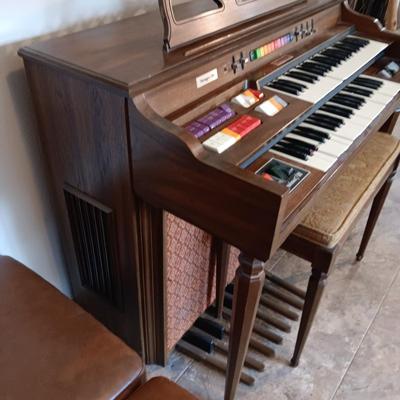 KIMBALL SWINGER 700 ELECTRIC ORGAN WITH BENCH