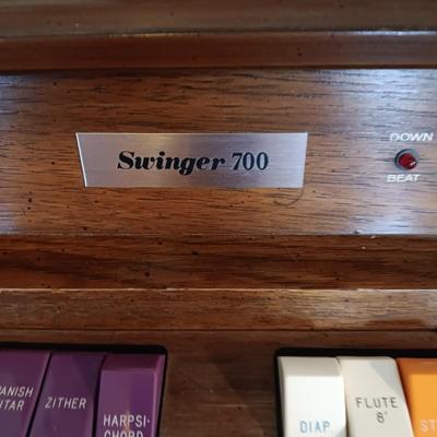 KIMBALL SWINGER 700 ELECTRIC ORGAN WITH BENCH