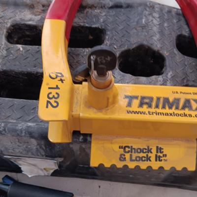 TRIMAX WHEEL CHOCK LOCK, PAIR OF AUTO RAMPS, WINDSHIELD BRUSHES
