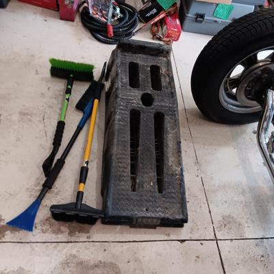 TRIMAX WHEEL CHOCK LOCK, PAIR OF AUTO RAMPS, WINDSHIELD BRUSHES