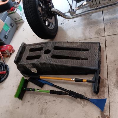 TRIMAX WHEEL CHOCK LOCK, PAIR OF AUTO RAMPS, WINDSHIELD BRUSHES