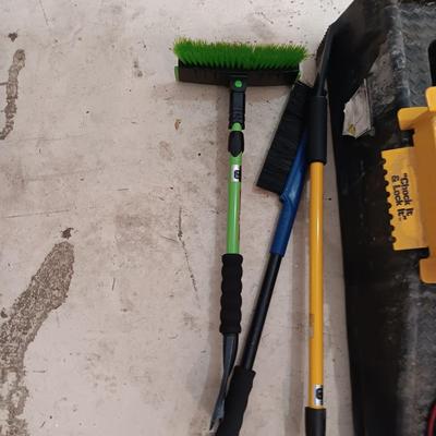 TRIMAX WHEEL CHOCK LOCK, PAIR OF AUTO RAMPS, WINDSHIELD BRUSHES