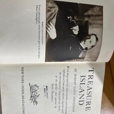 Vintage lot Kidnapped and Treasure Island