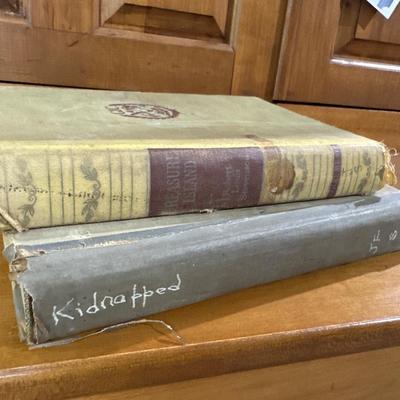 Vintage lot Kidnapped and Treasure Island