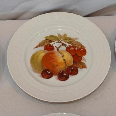 Royal Worcester Evesham China and Other Porcelain Items (K-DZ)