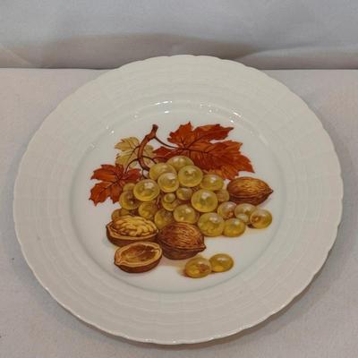 Royal Worcester Evesham China and Other Porcelain Items (K-DZ)