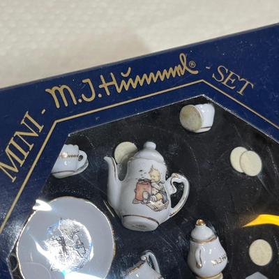Lot 370 Hummel Tea Set