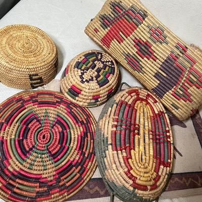 Lot 372 Native American Style Decor