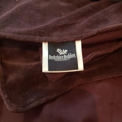 L.L. Bean Double Size Duvet Cover and Shams and More (LLR-KD)