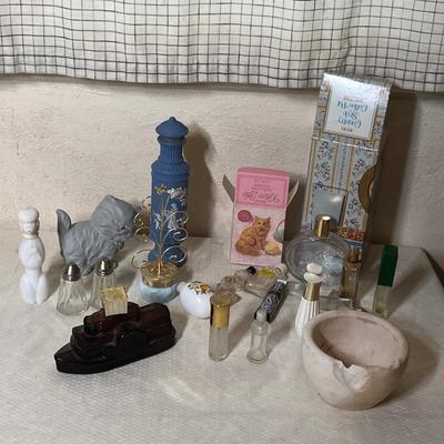 Lot 376 Avon items