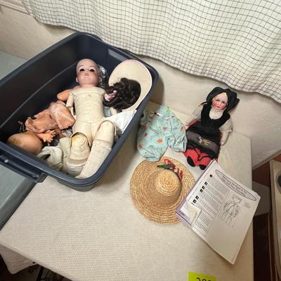 Lot 382 Tub of doll parts and pieces