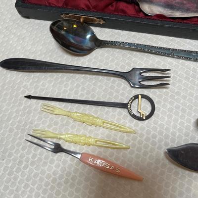 Lot 401 Silverplate flatware in box