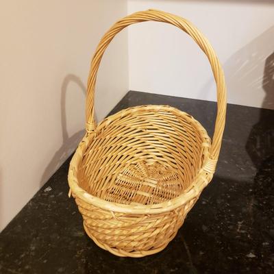 Wicker Baskets and Picnic Basket (LLR-KD)